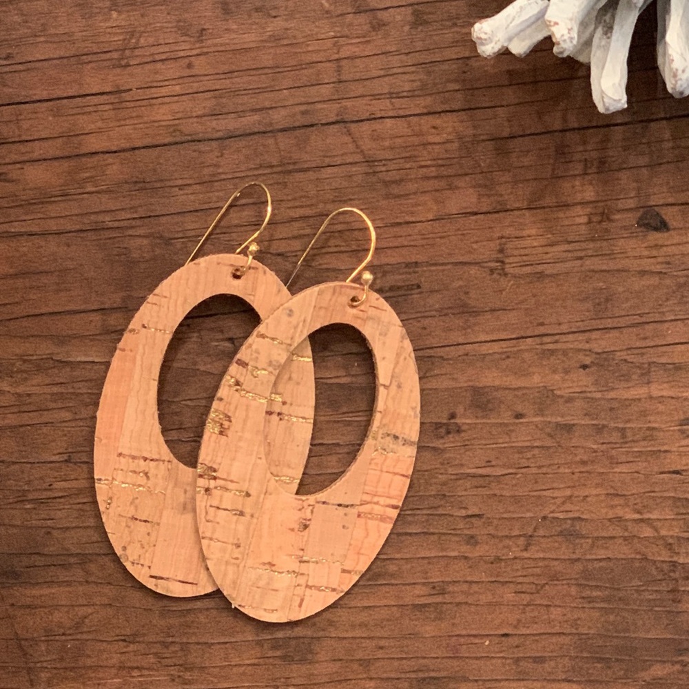 Leather earrings • Oval Natural cork w/ gold
